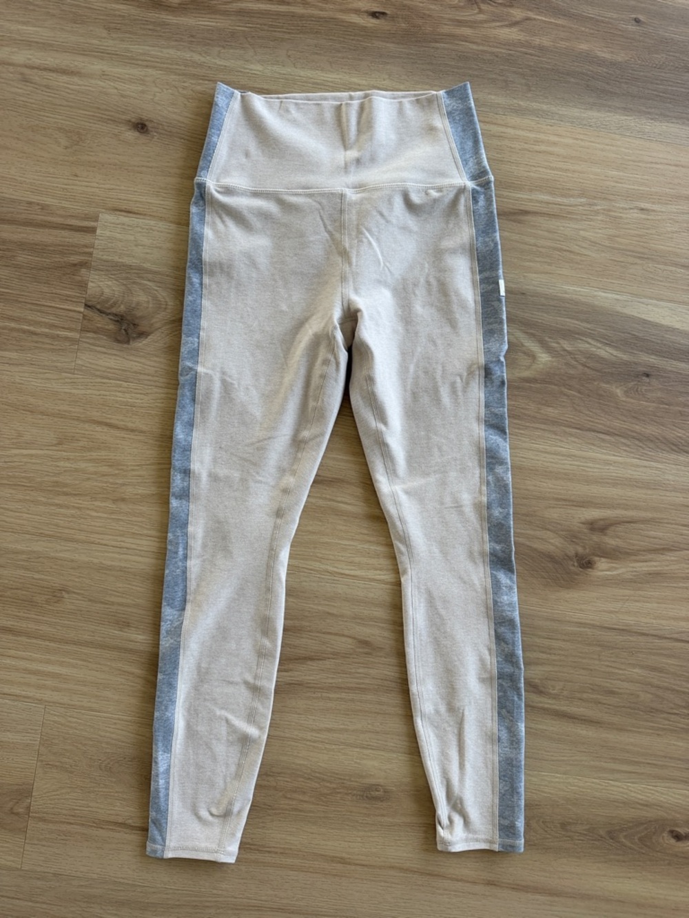 Vuori Cream Leggings with Gray Side Panels